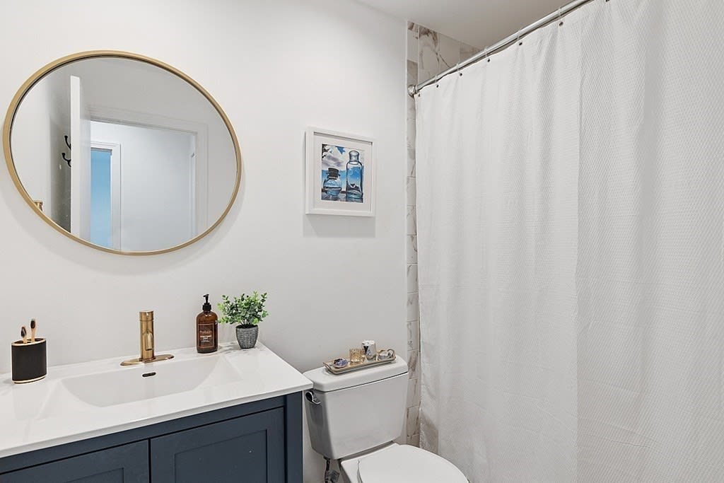 2 Clarendon St, #208