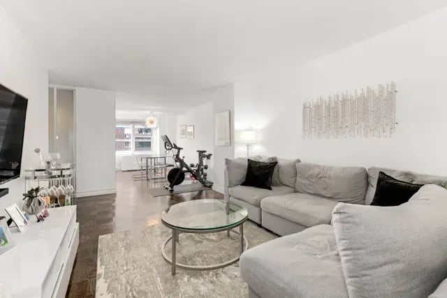 305 E 24th St., #10U