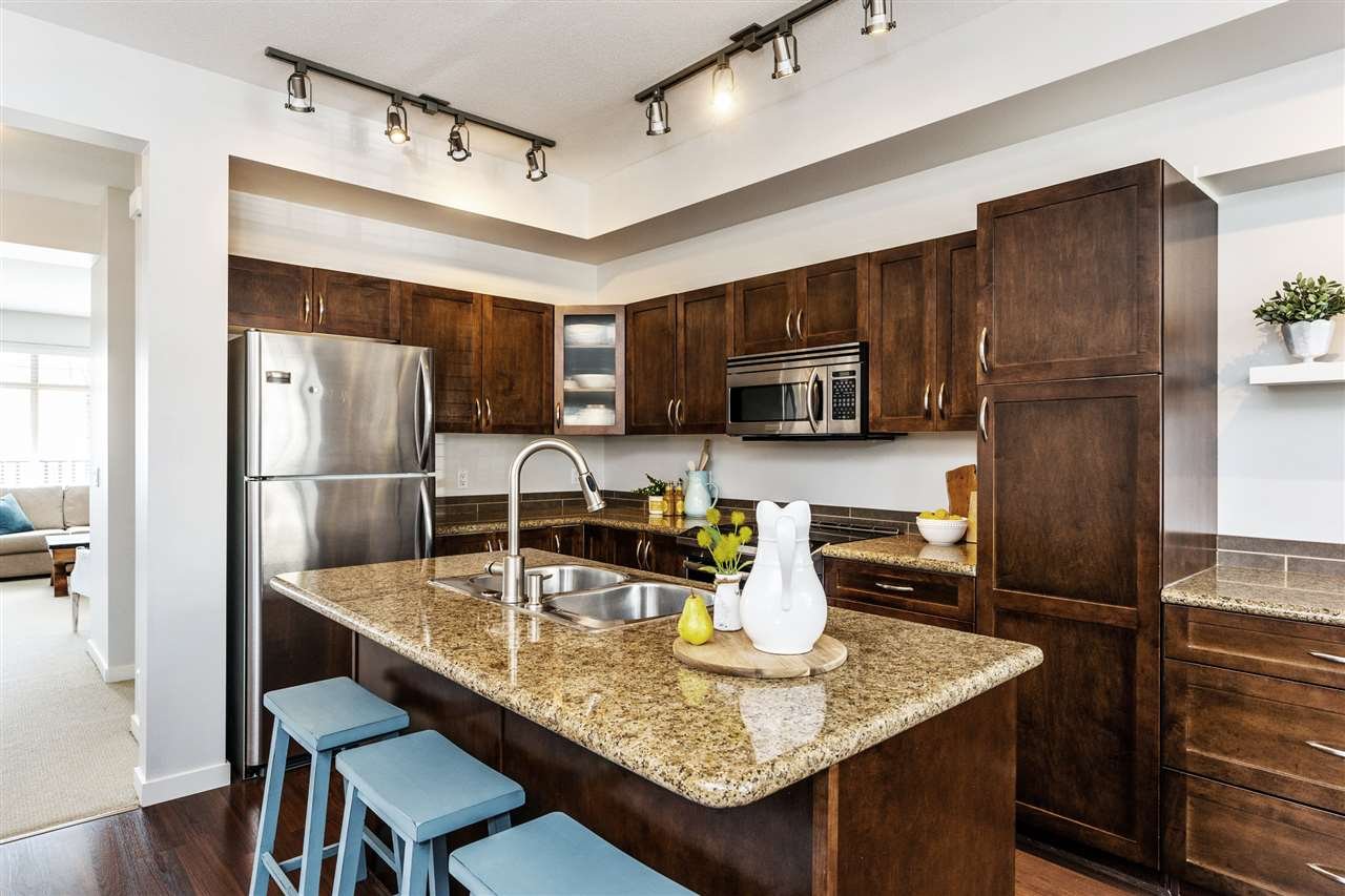 80-55 Hawthorn Dr