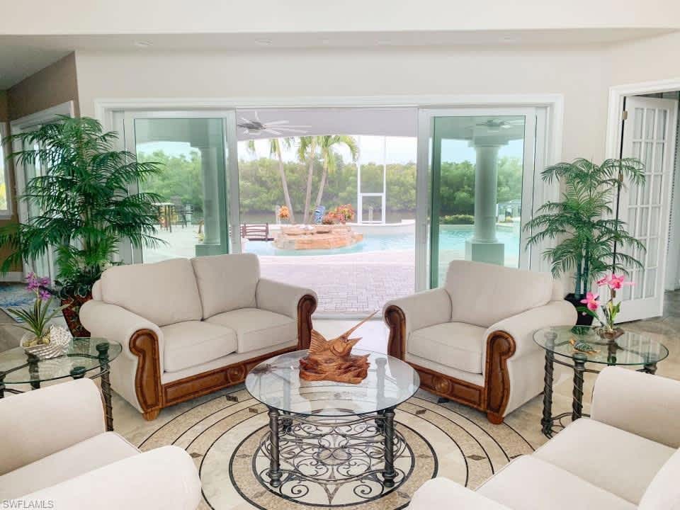 3916 Surfside Blvd 