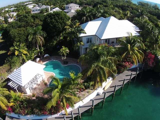 Canalfront Mansion in Port New Providence