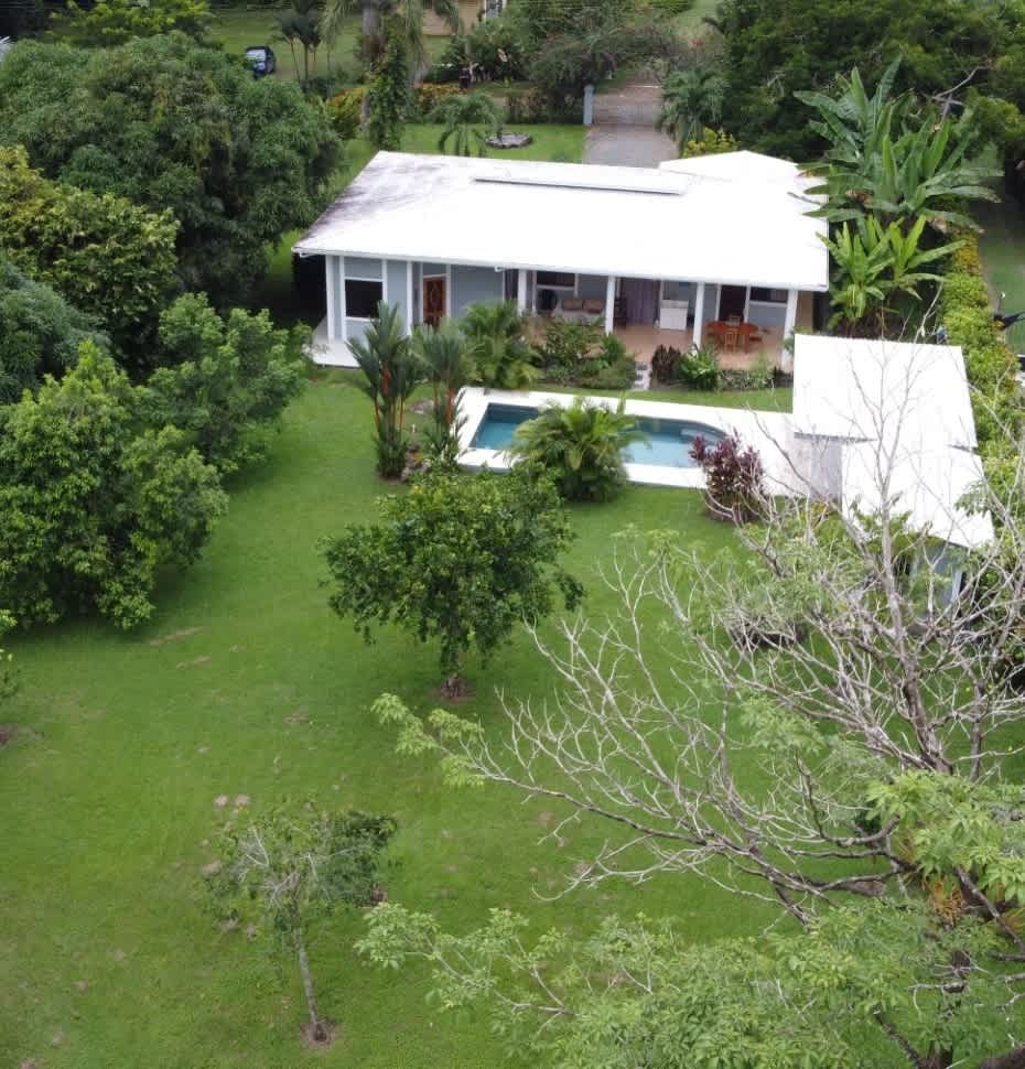 Beautiful 3 bedroom, 2 bathroom home with a 1 bedroom guest apartment and pool in Ojochal.