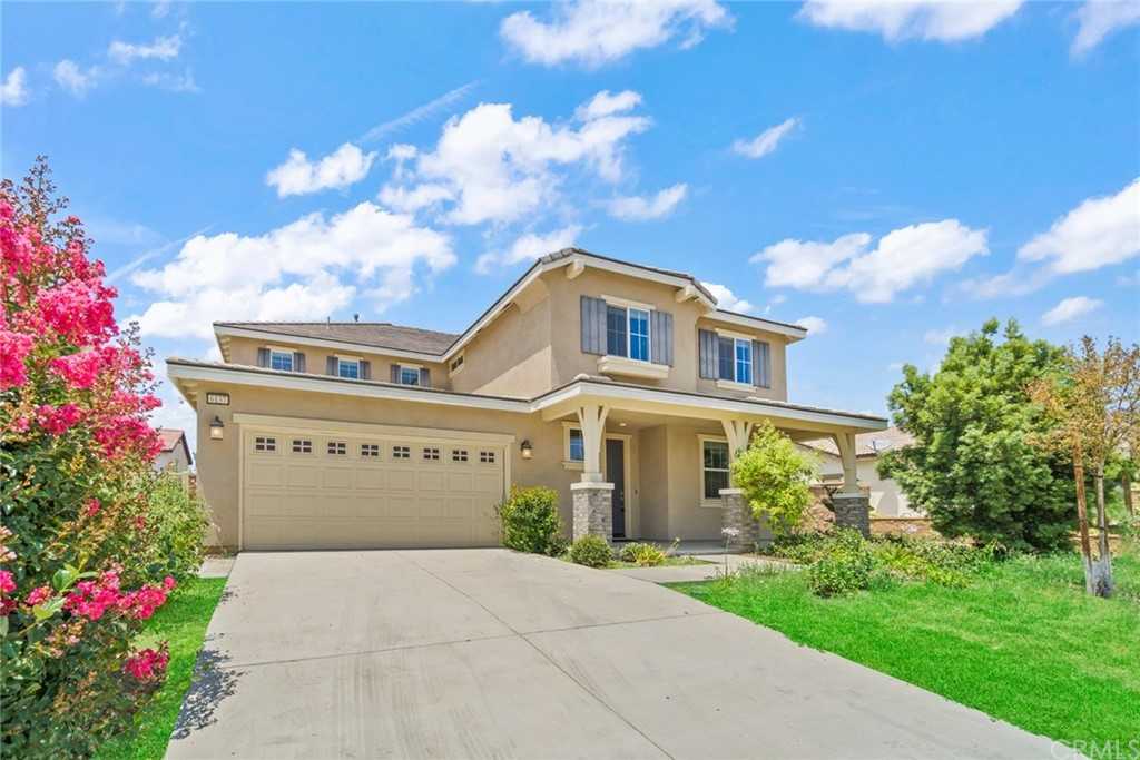 6137 Coopers Hawk Drive