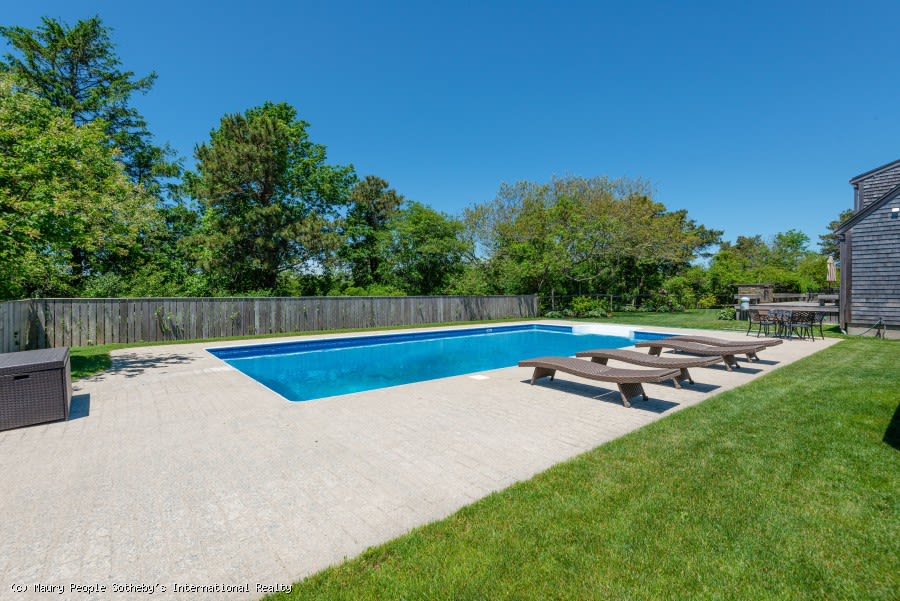 8 Burnt Swamp Ln