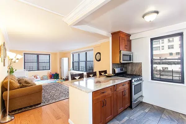 330 Third Ave. Unit: 8-B