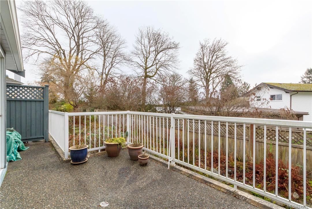 15-5110 Cordova Bay Rd