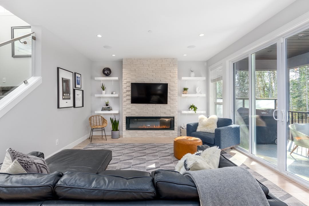 39217 Falcon Cres