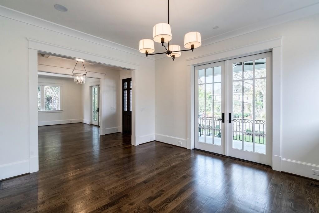 230 Peachtree Cir NE