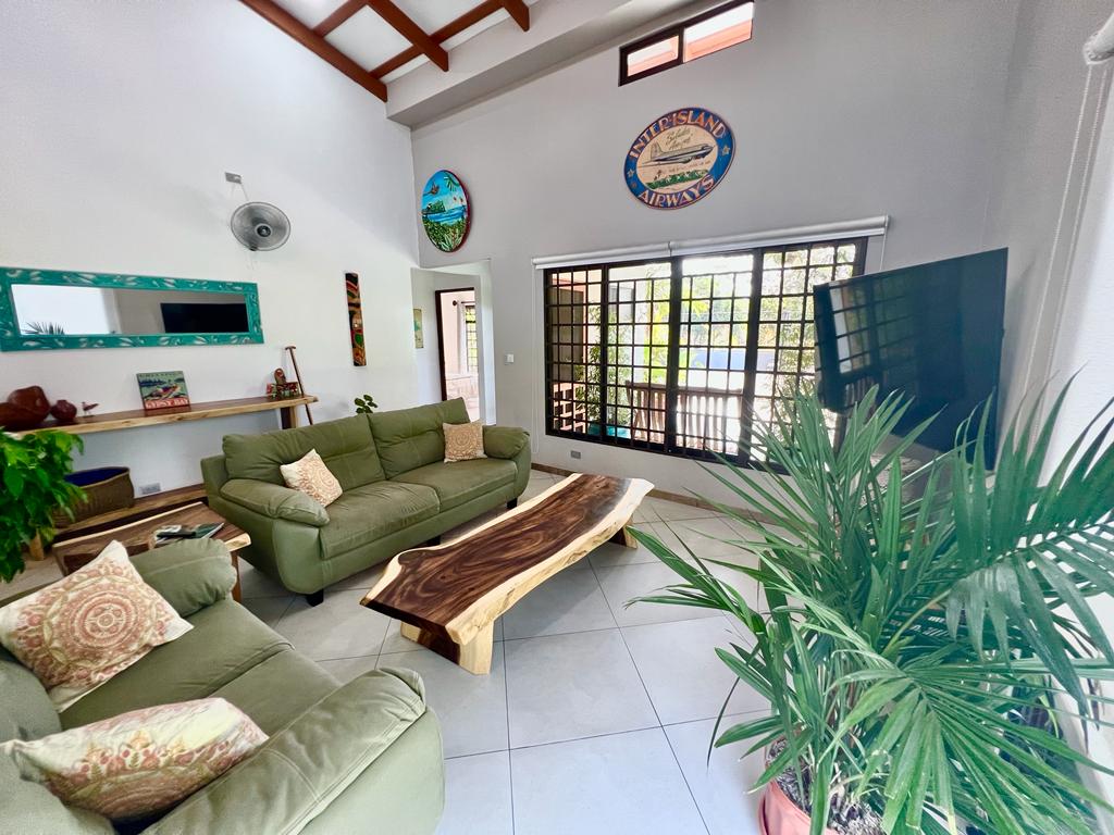 Quepos Surf House with Private Pool