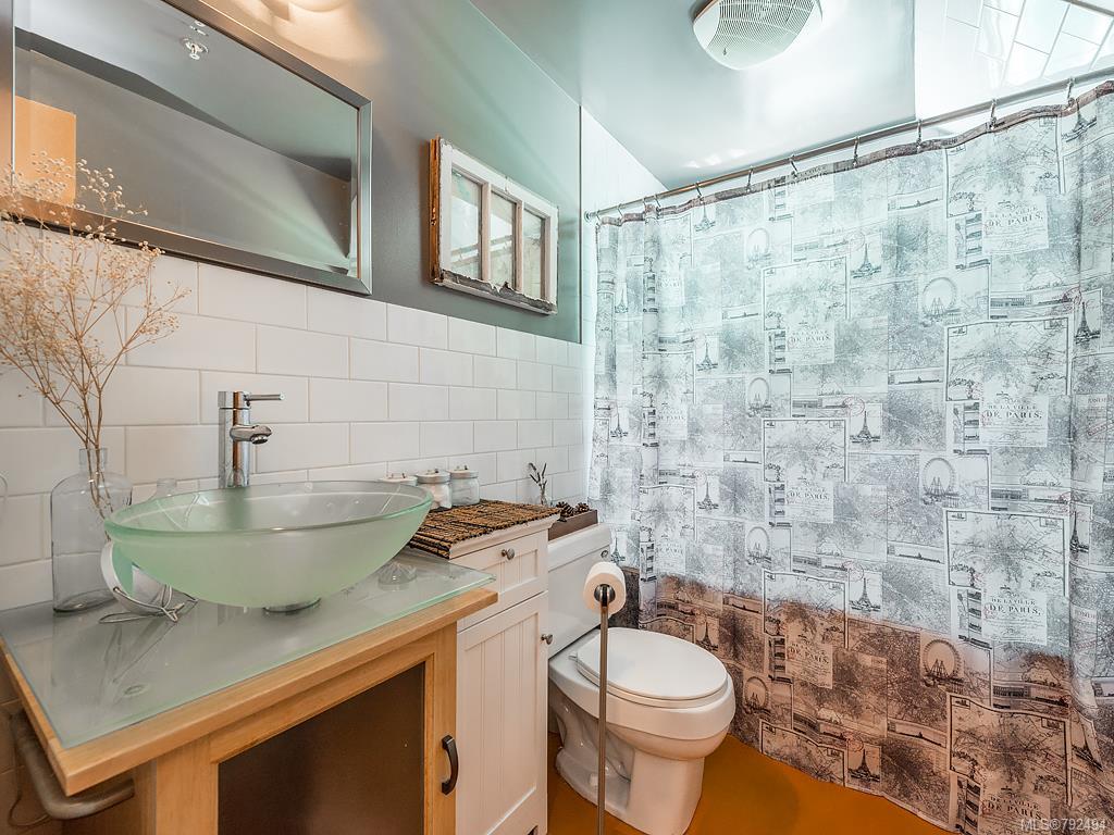303-555 Chatham St
