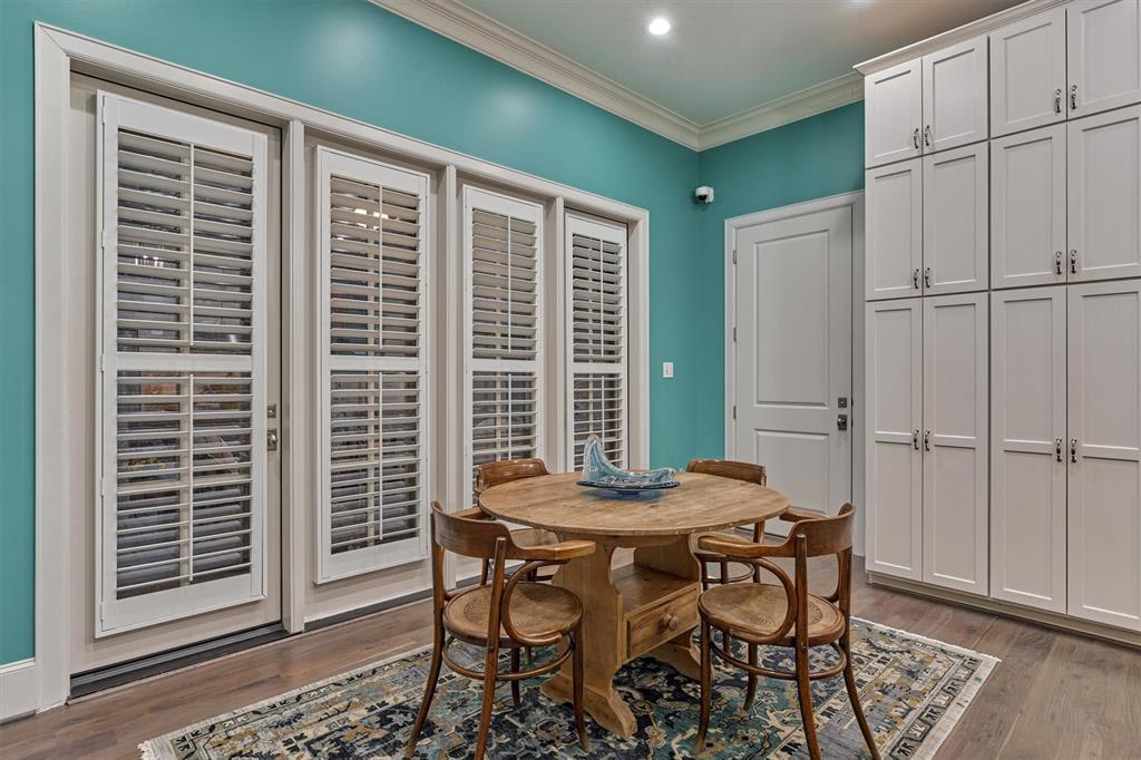 2514 Lake Front Cir