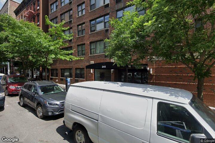 245 E 24th St, Unit 17D