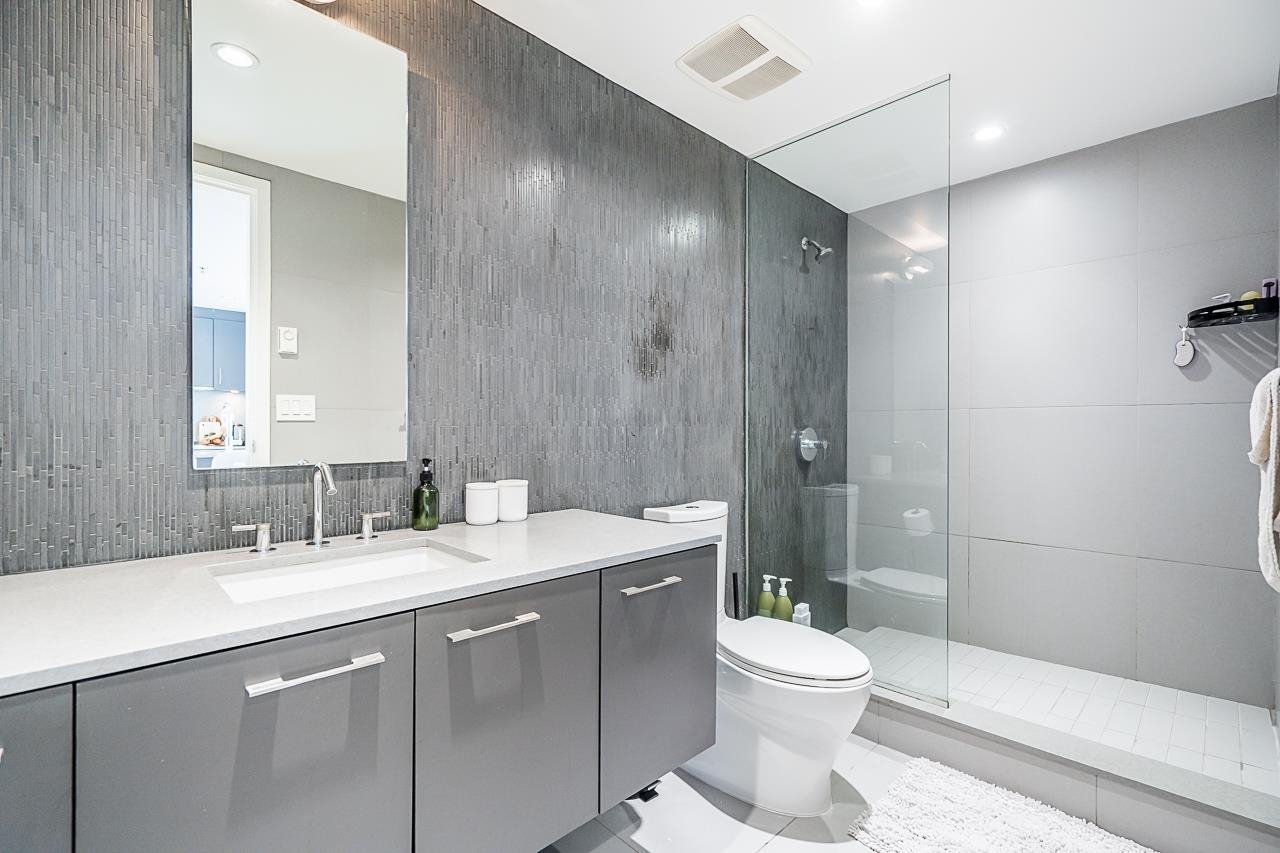 304-728 W 8th Ave