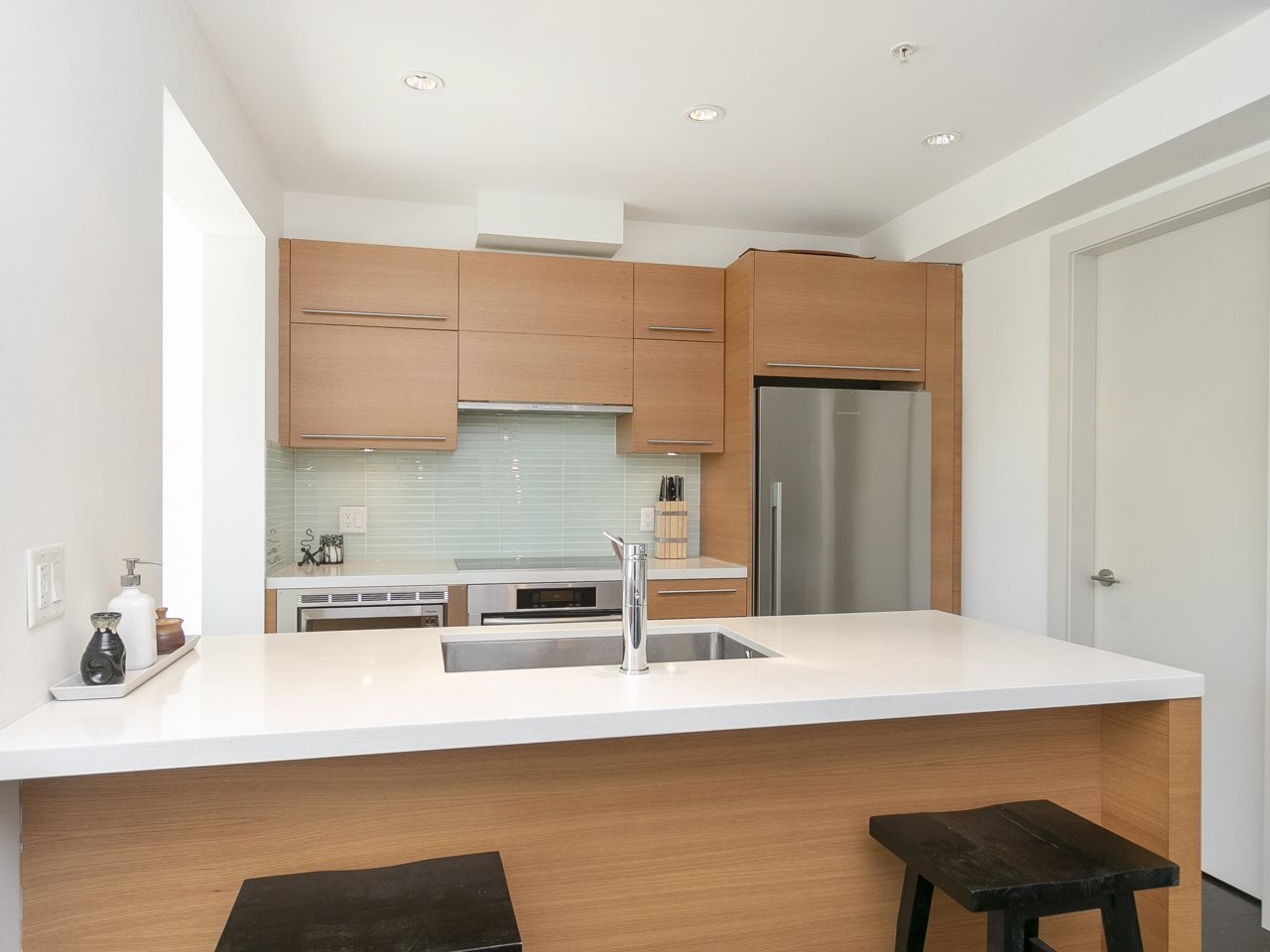 202-4463 W 10th Ave