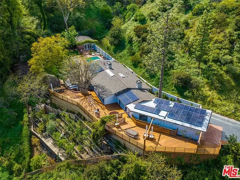 2131 Roscomare Rd
