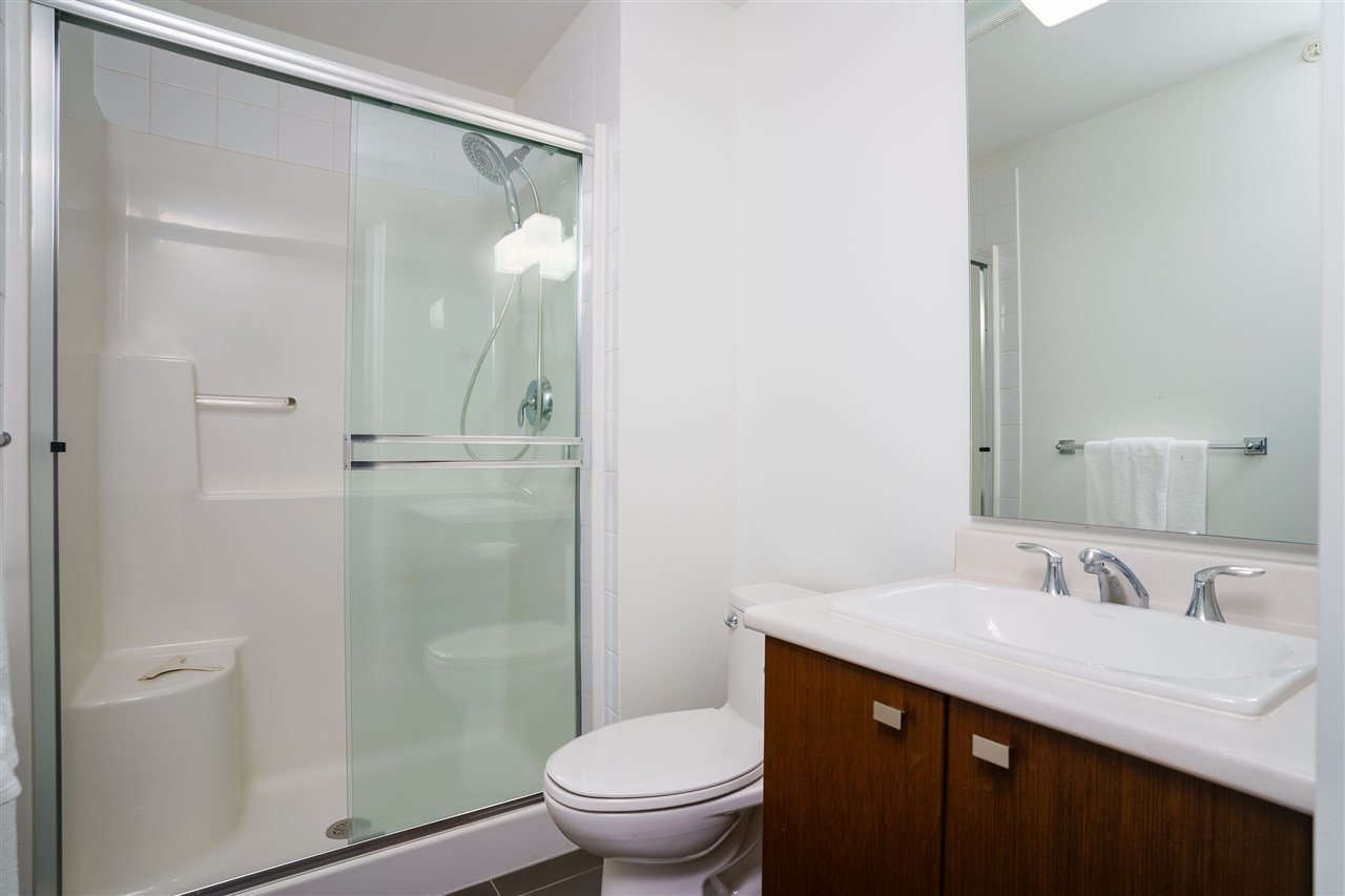 403-4550 Fraser St