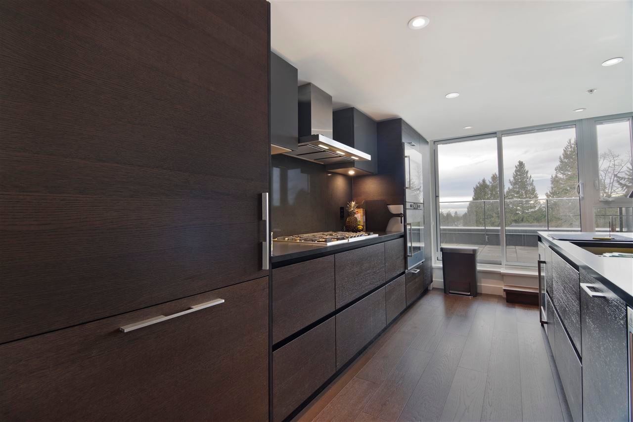 607-7228 Adera St