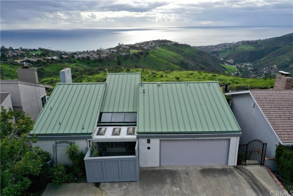 3277 Alta Laguna Boulevard