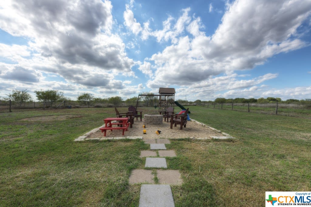 4215 Lucas Rd