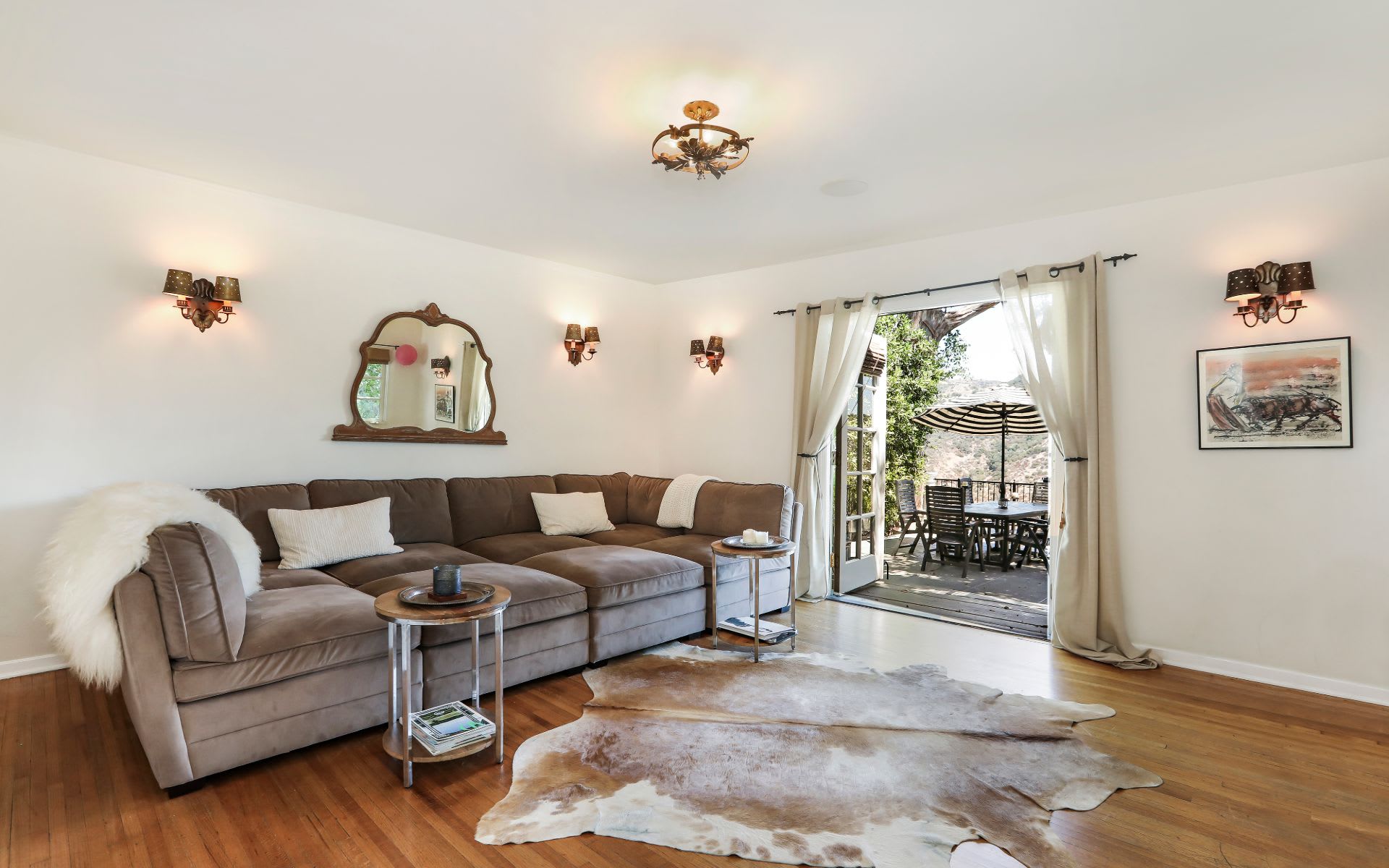  3110 Hollyridge Dr