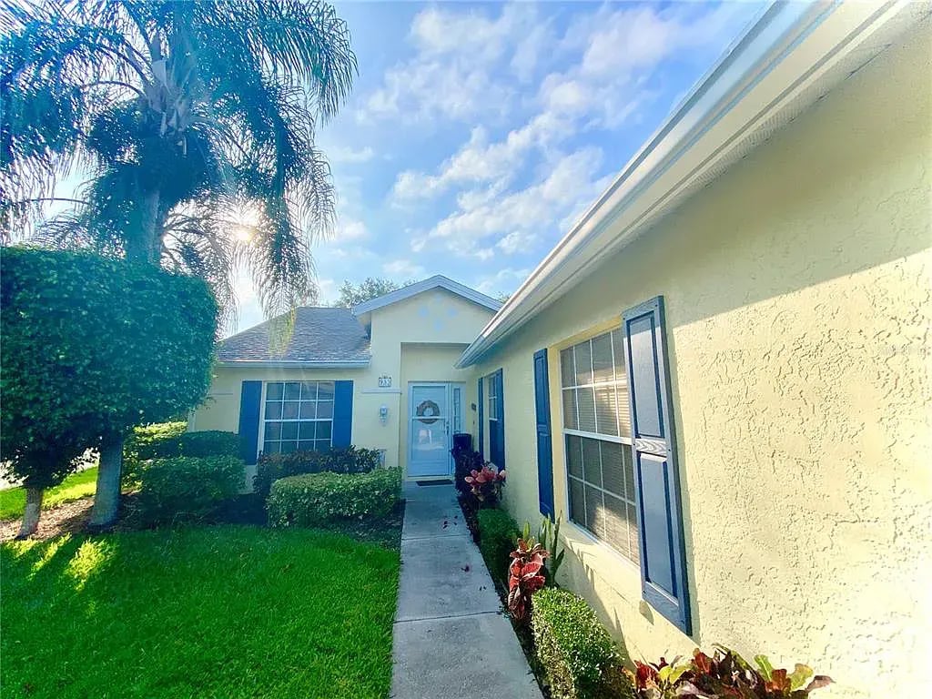 935 Spring Lakes Blvd