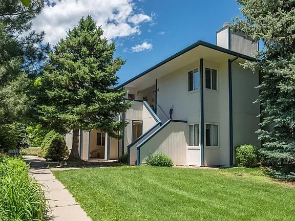 1057 Delta Dr APT A