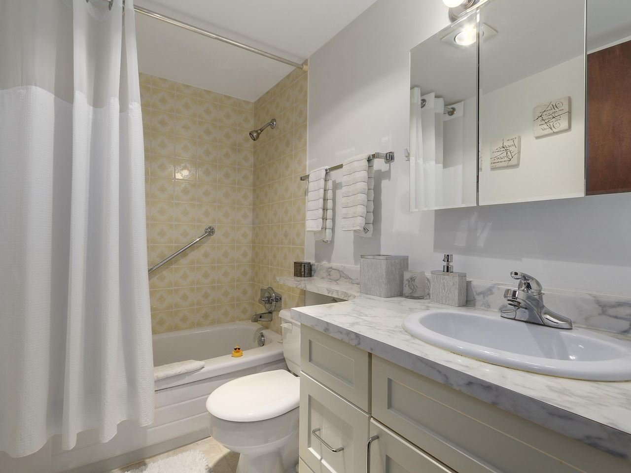 306-241 St. Andrews Ave