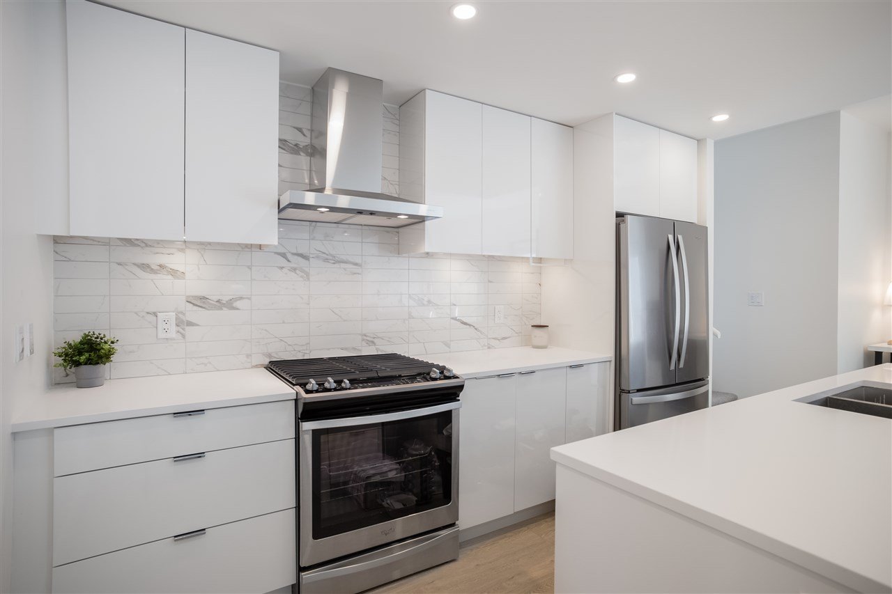 16-3596 Salal Dr