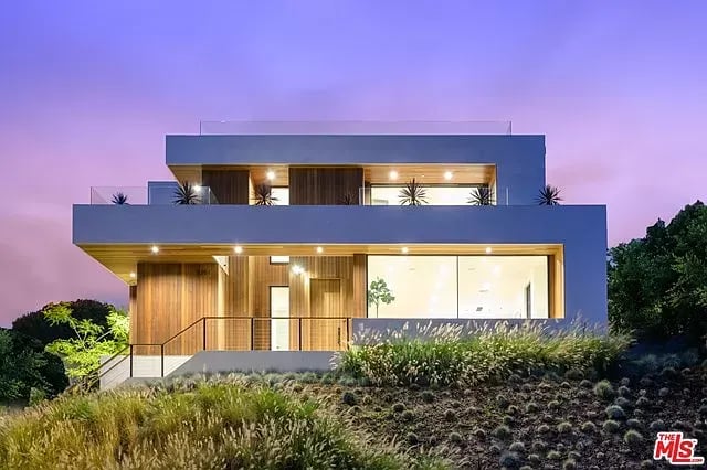 3251 Shelby Dr