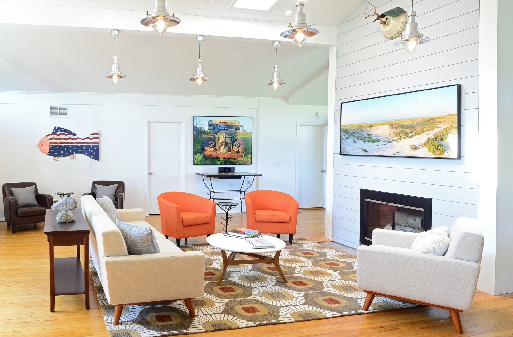 Modern Waterfront with Dock in East Hampton 