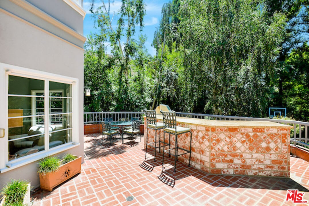 Ridge Oasis
