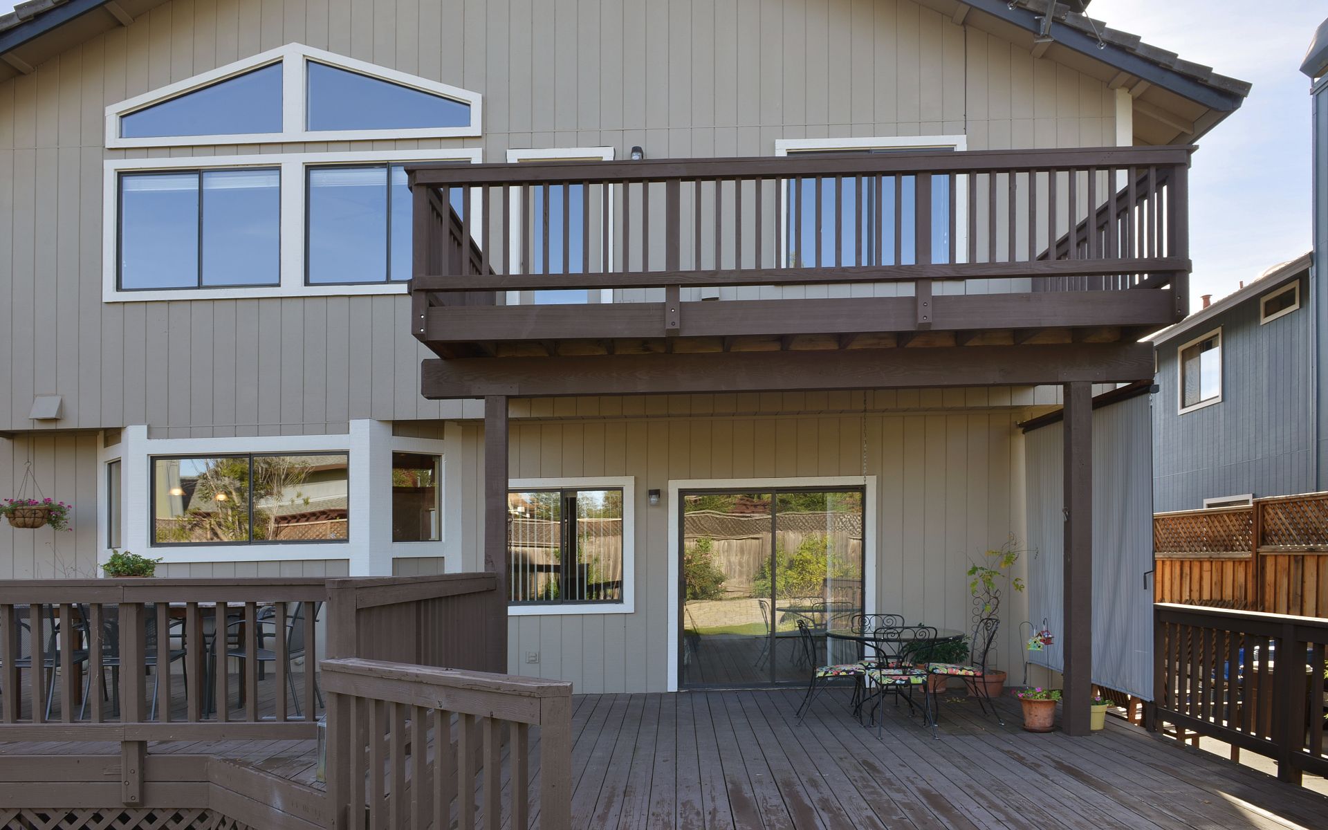 206 Chris St