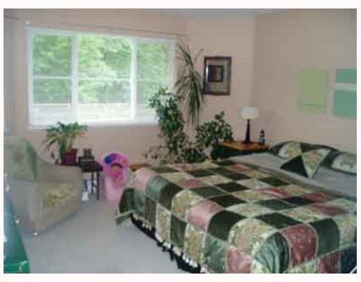 1028 Edgewater Cres