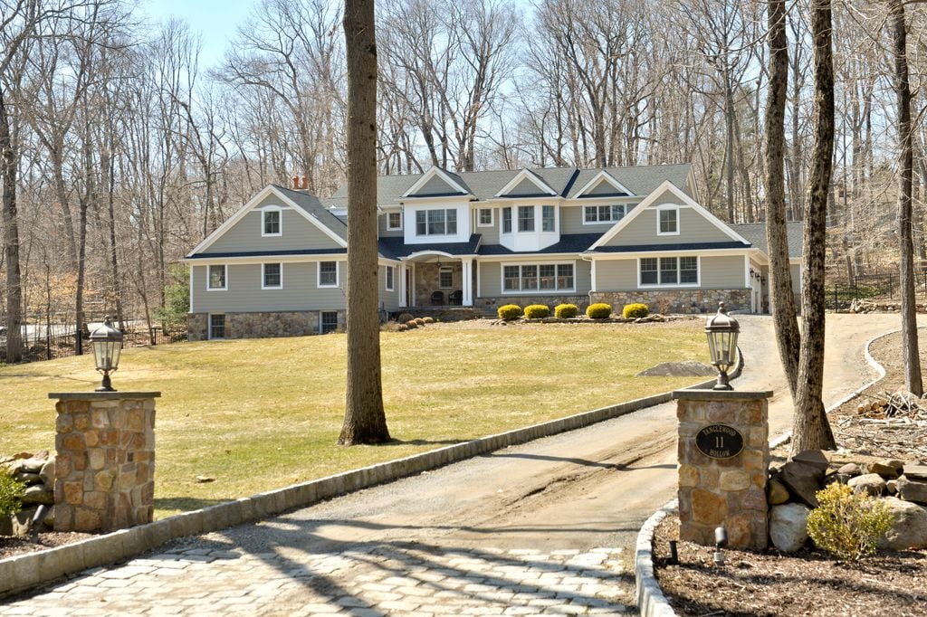 11 Tanglewood Hollow Rd