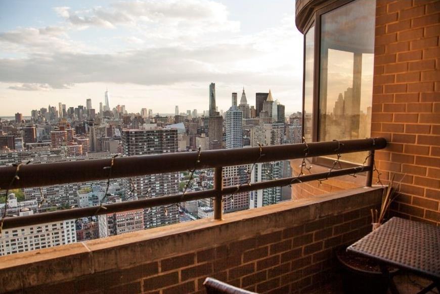 330 East 38th Street, Apt 43-P