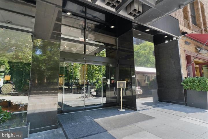 219-29 S 18th St Unit: 1620