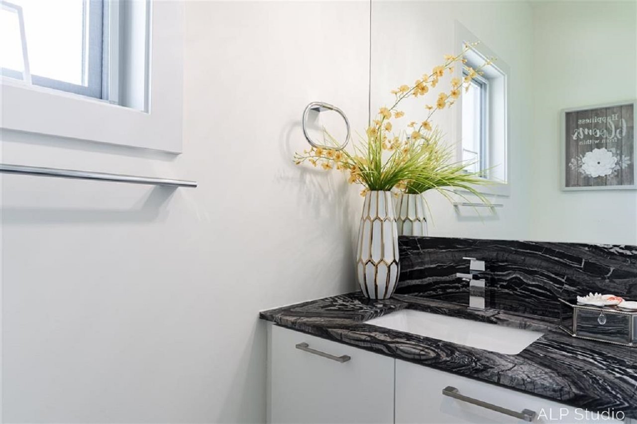 101-7255 Lynnwood Dr