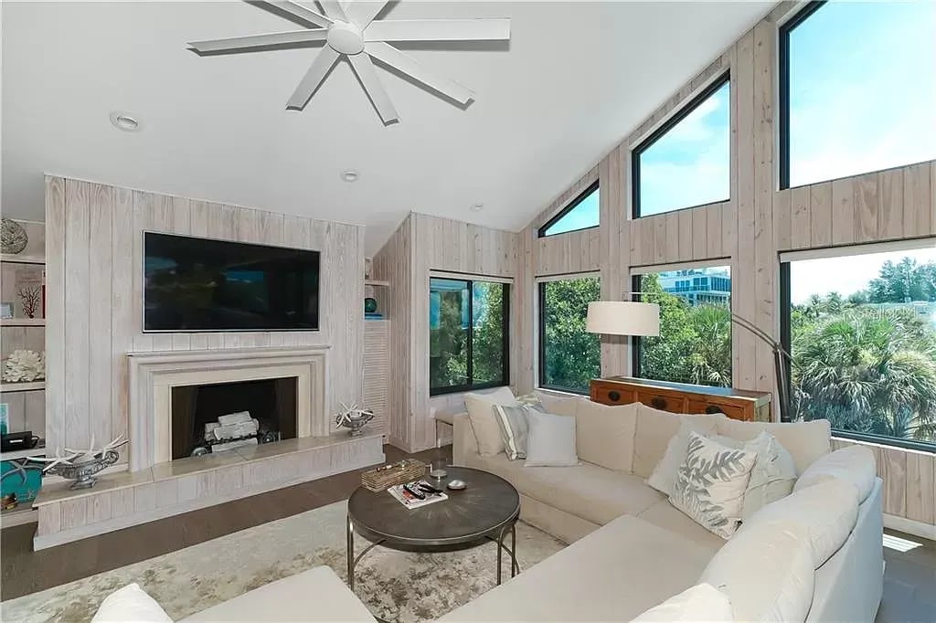 508 Beach Rd