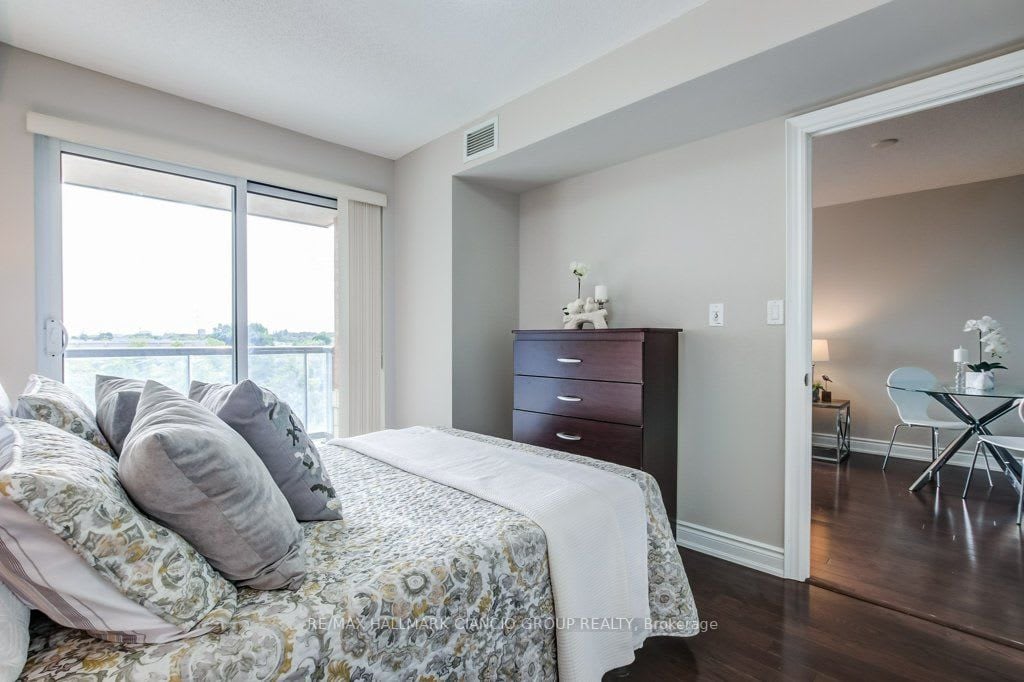 60 South Town Centre Blvd #323