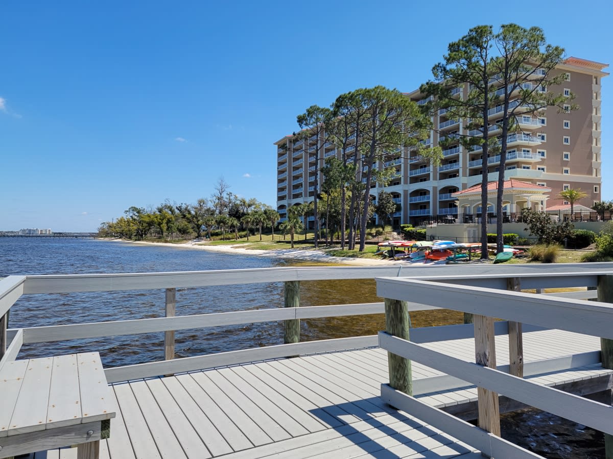 Magnolia Bay Club Condominium