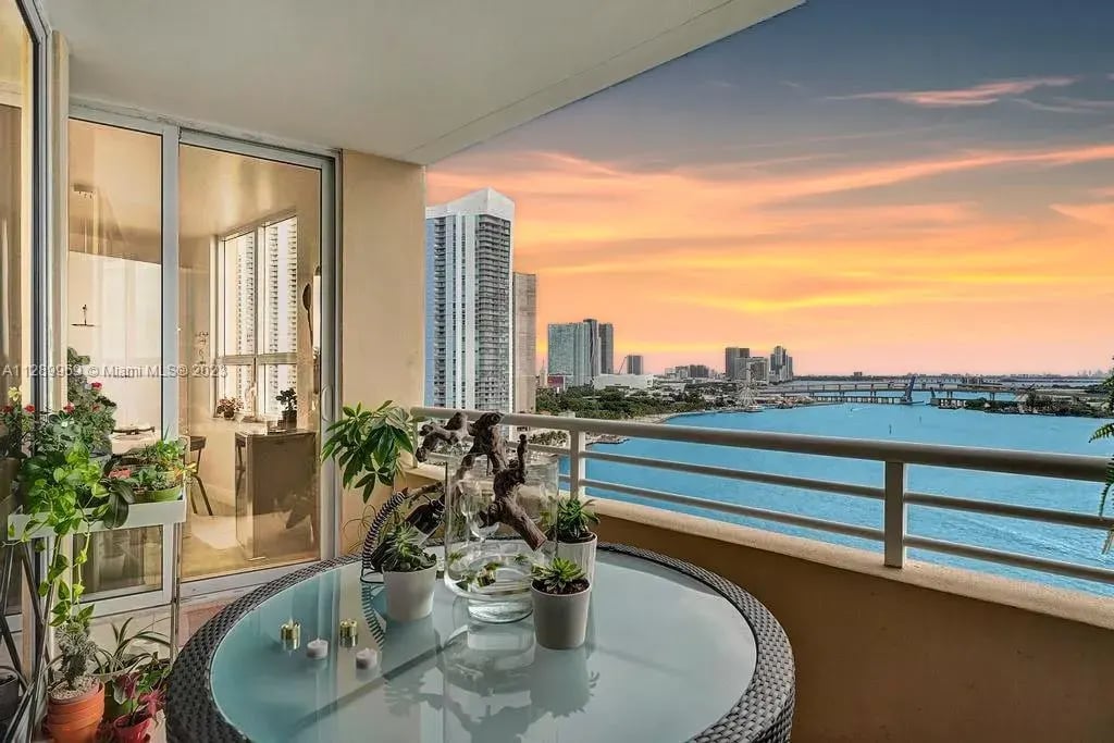 848 Brickell Key Dr Unit 1602