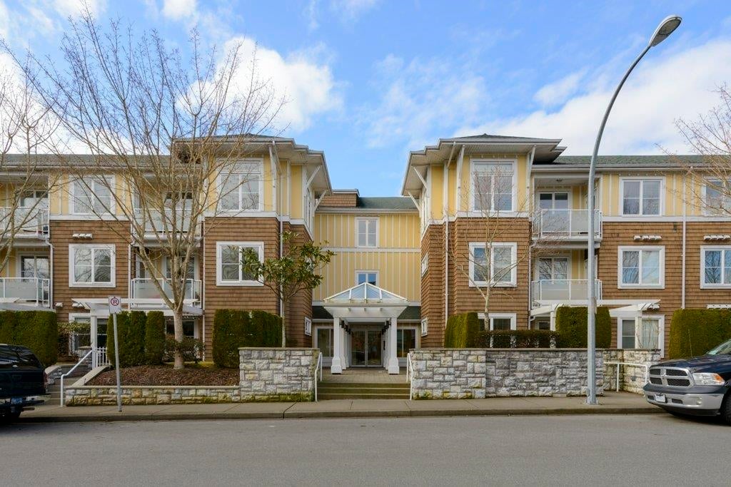 101-1375 View Cres