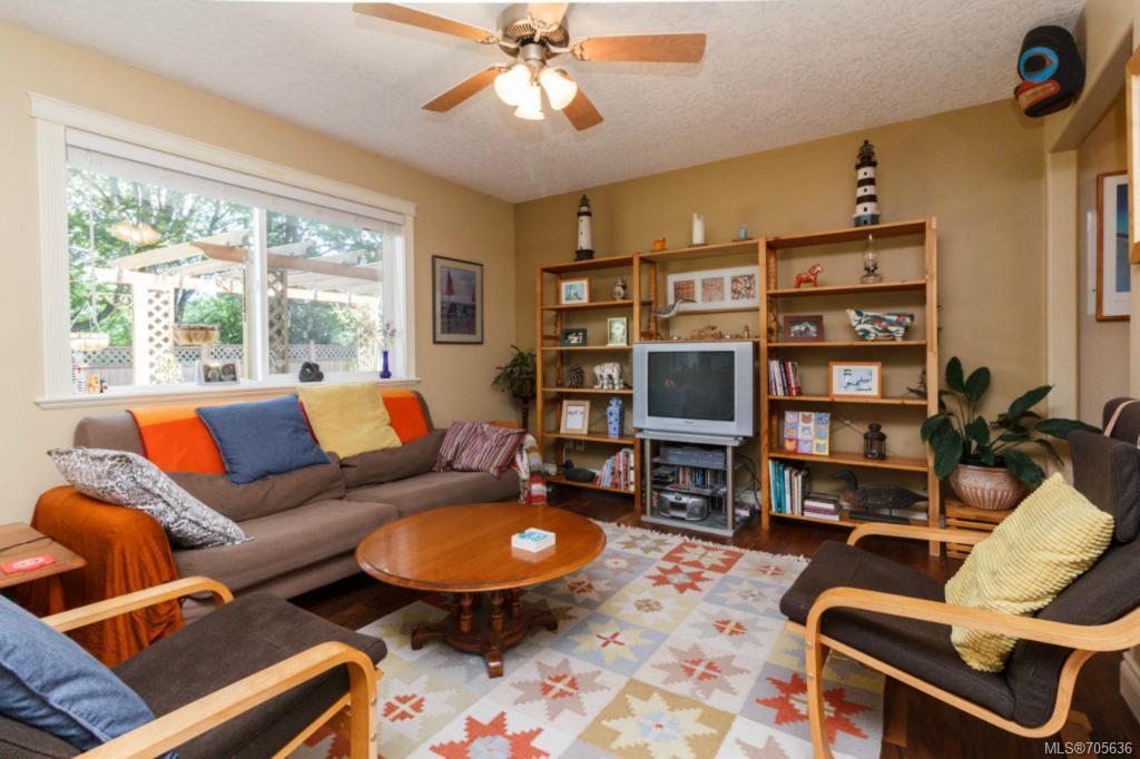 744 Claremont Ave, Saanich