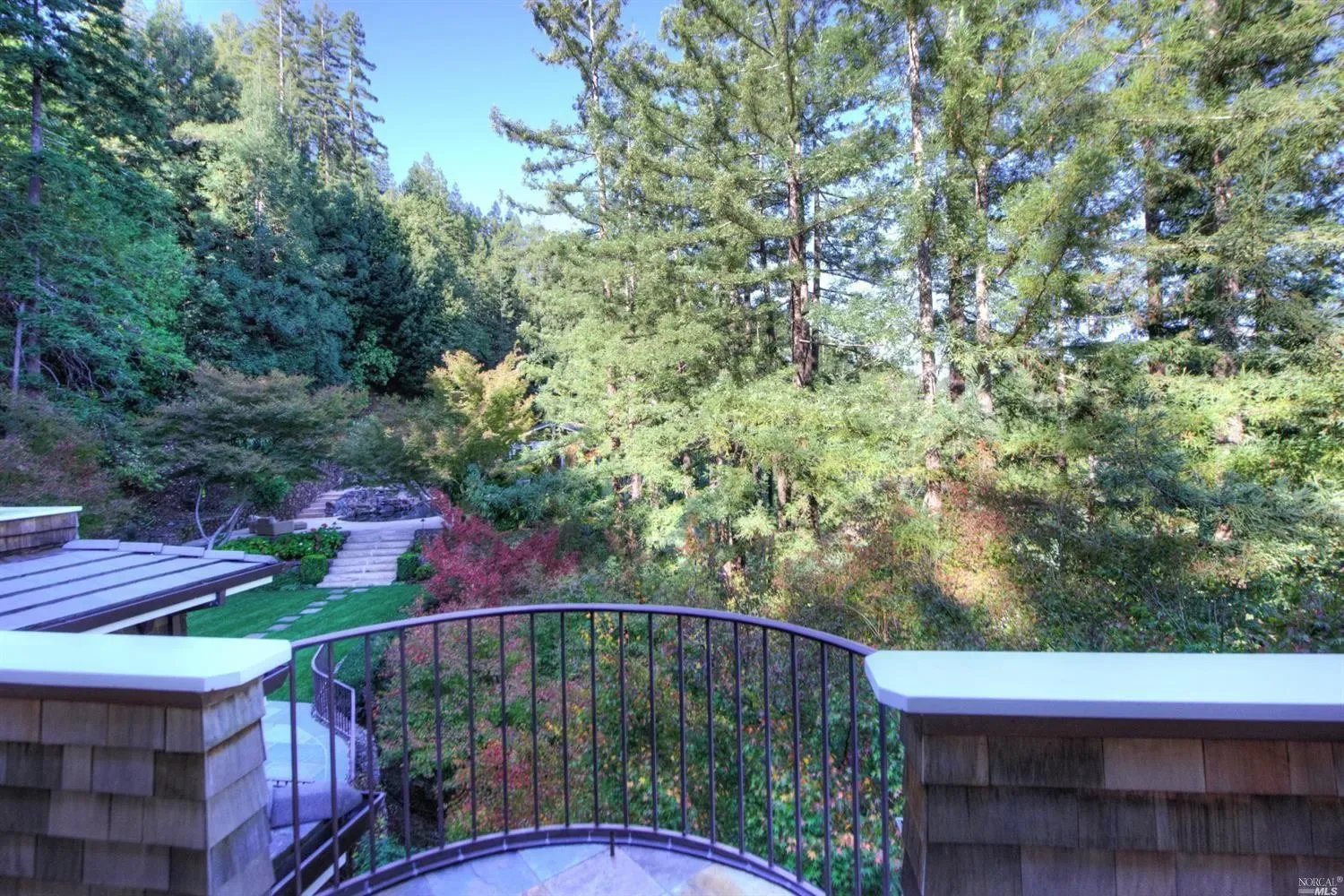8 Woodland Pl
