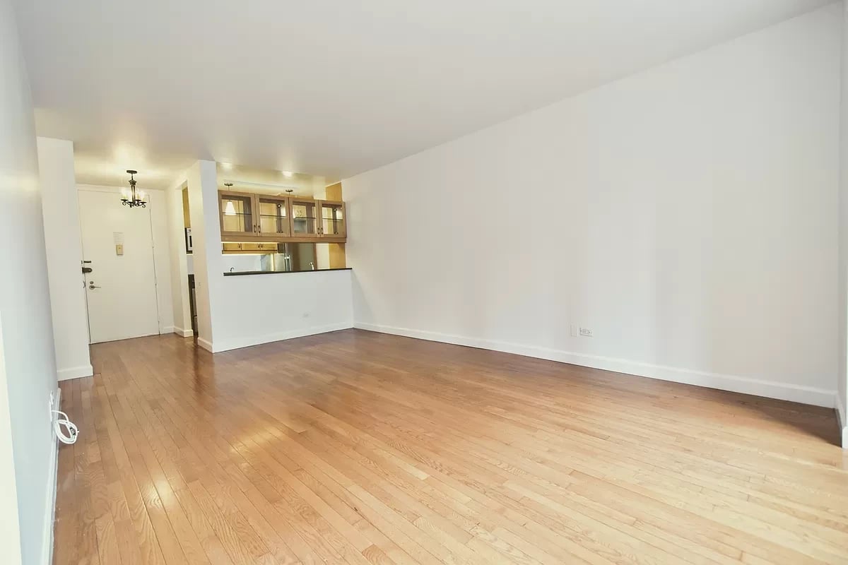 500 West 43rd Street Unit: 4K