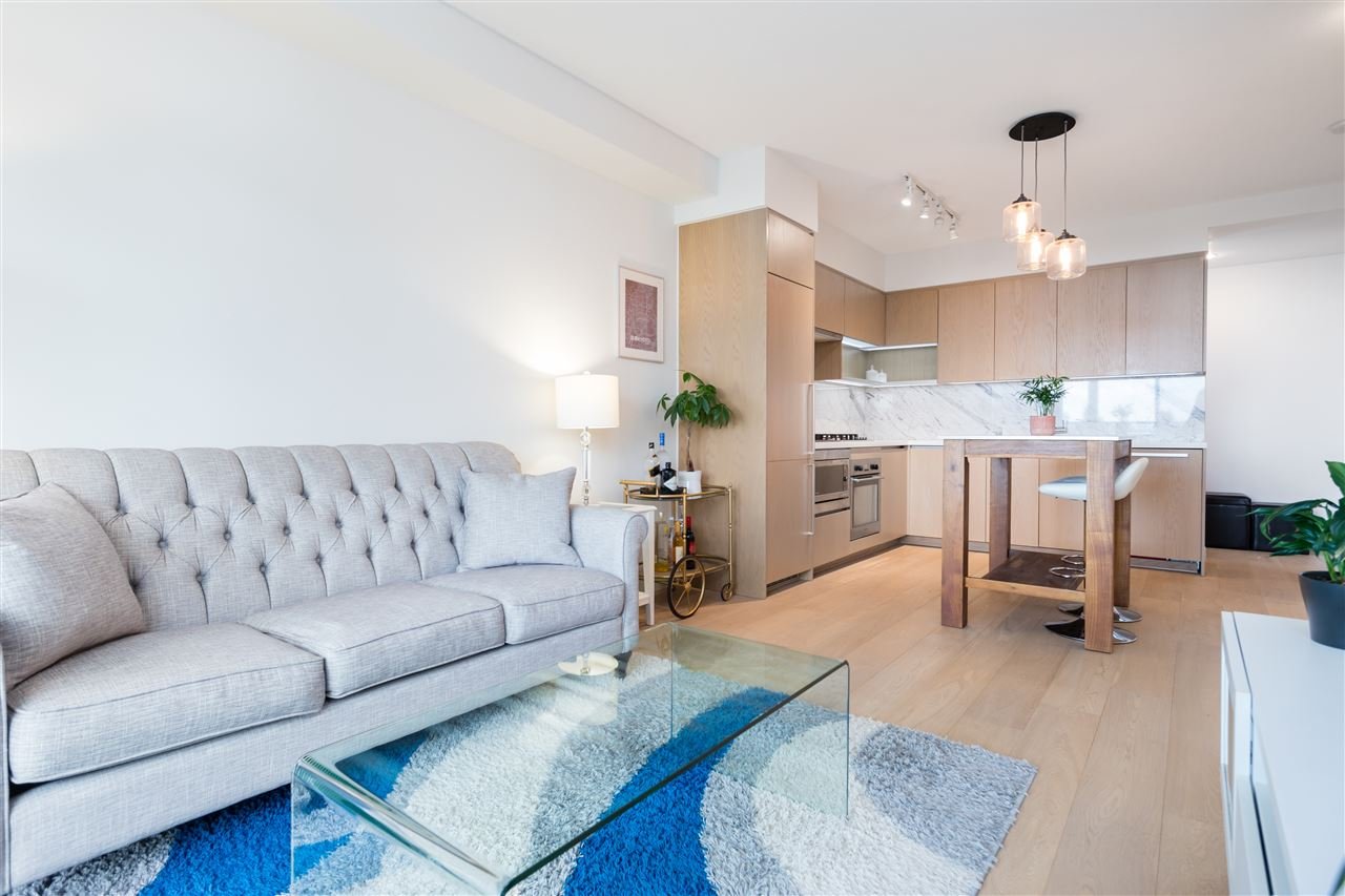 701-6588 Nelson Ave