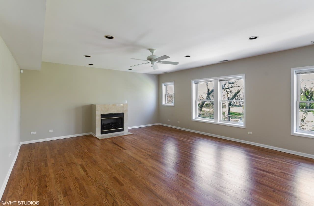 1050 W Dakin St Unit 2B