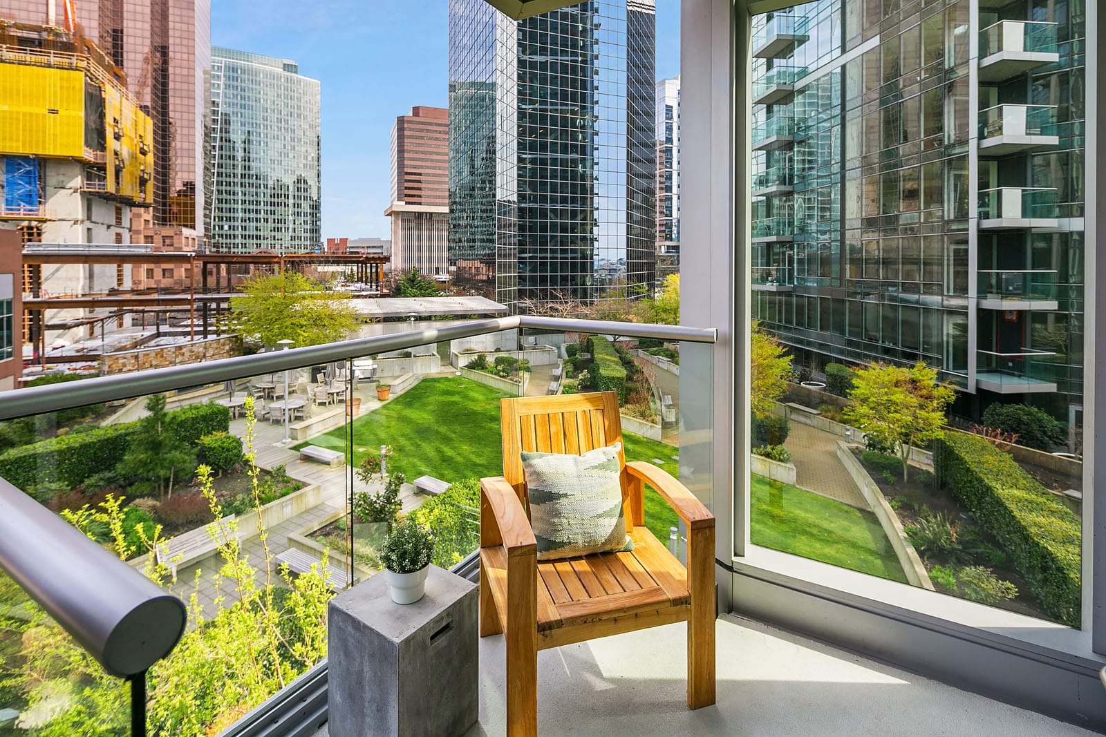 500 106th Avenue NE, Unit 807