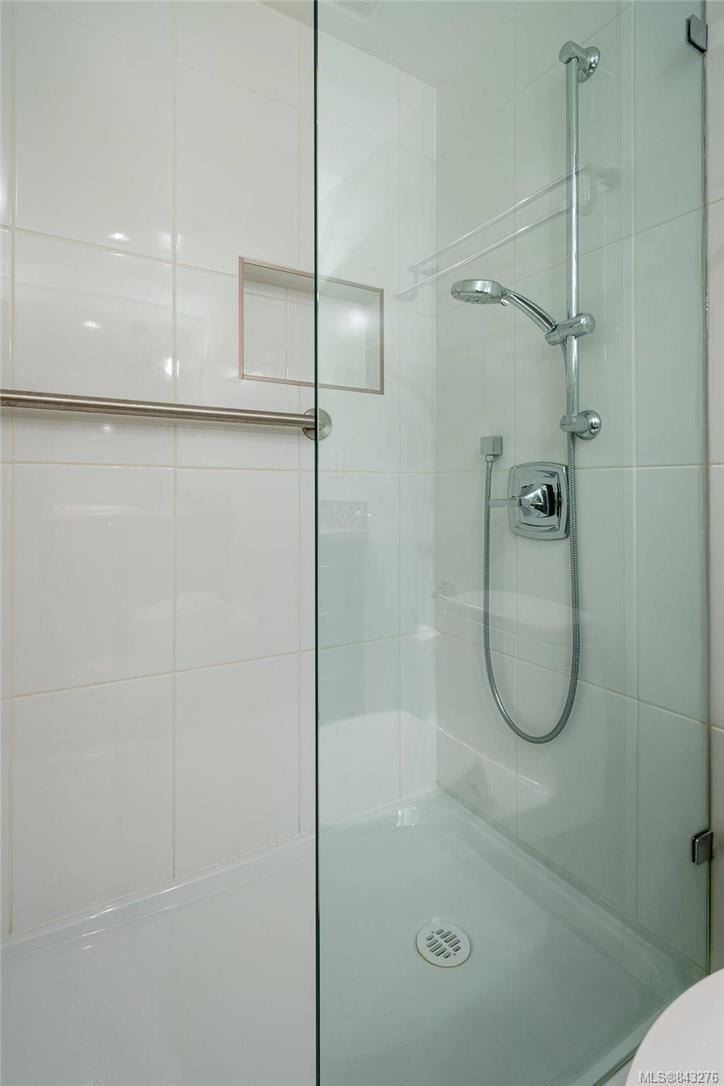 405-2125 Oak Bay Ave