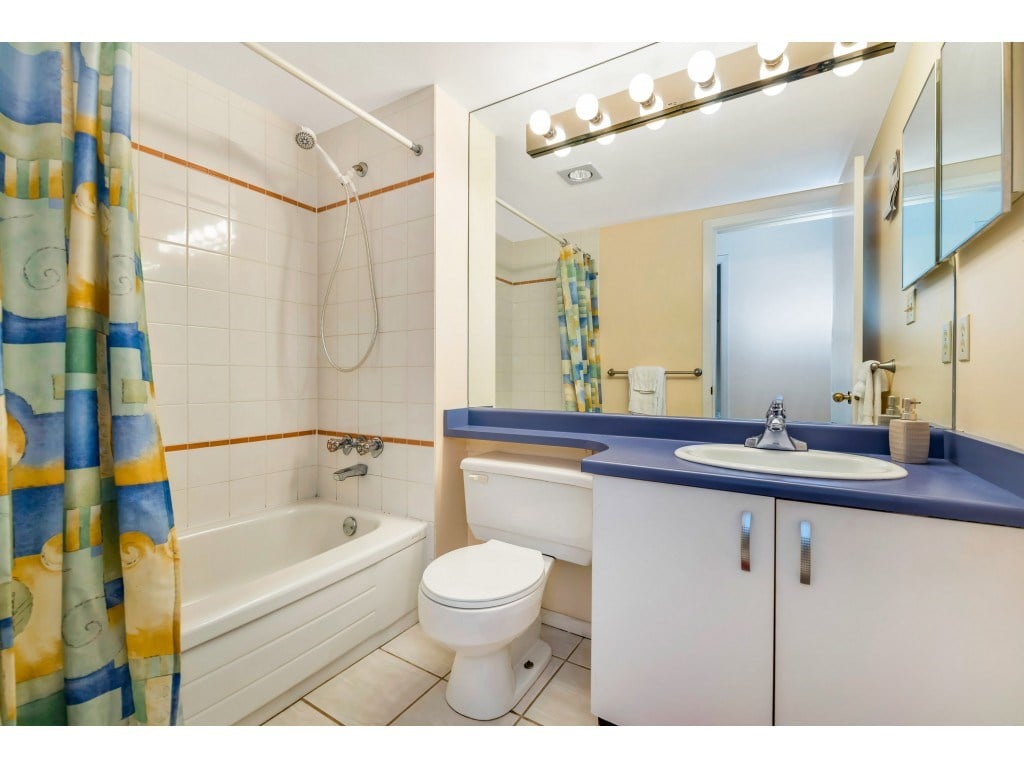 203-838 W 14th Ave